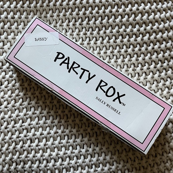 Sally Russell Party Rox Sassy Girls Night Decor - Picture 2 of 3